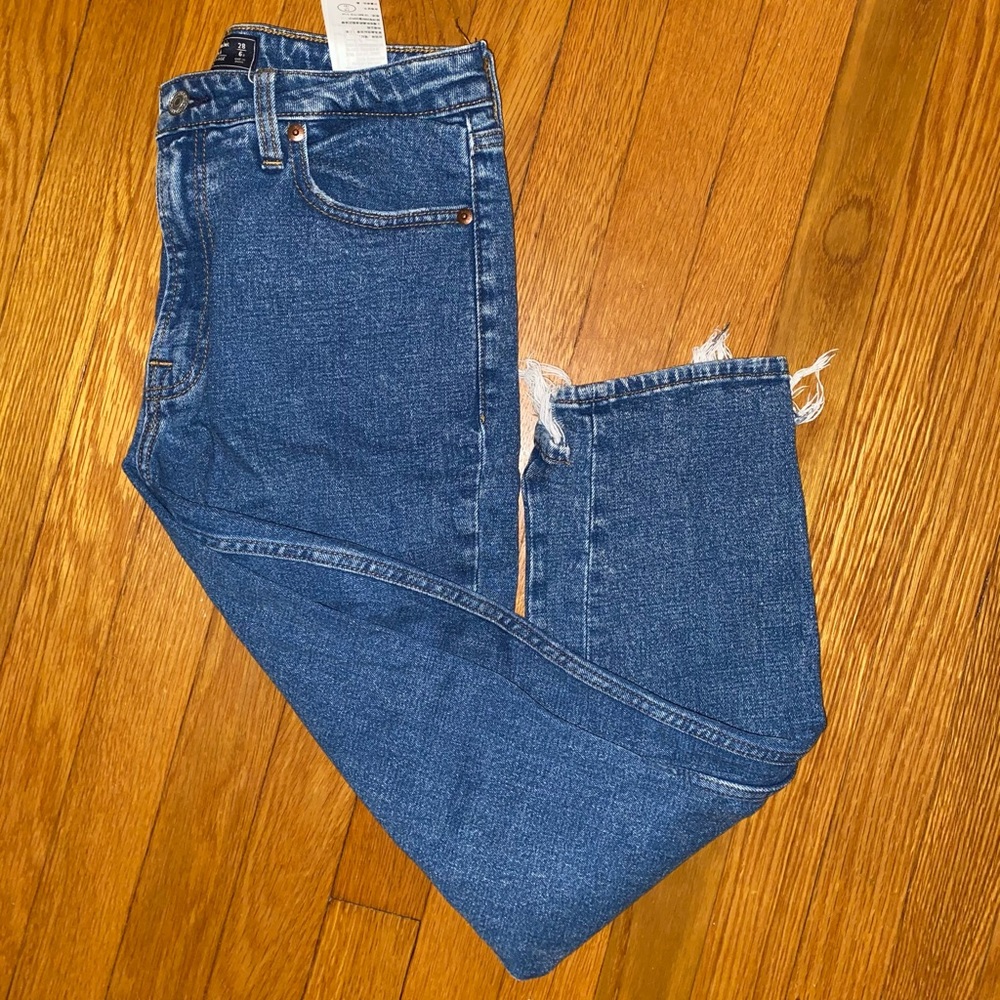 ✨NEW CROPPED BLUE COOL HEM JEANS✨